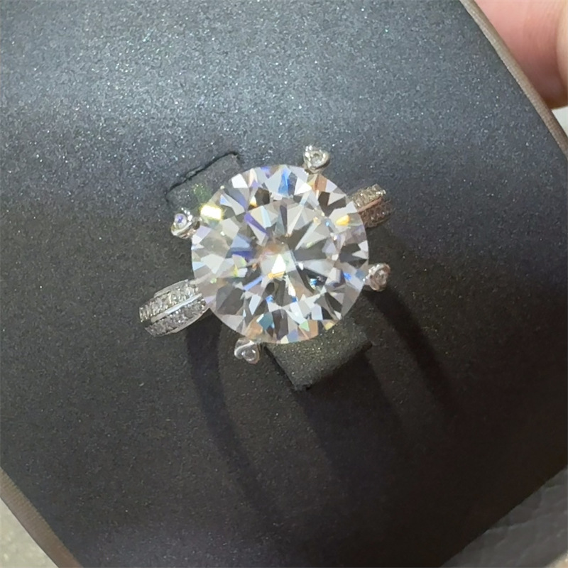 New 5 Carat D Color VVS1 Moiss - Moissanite Ring recensione e prezzo